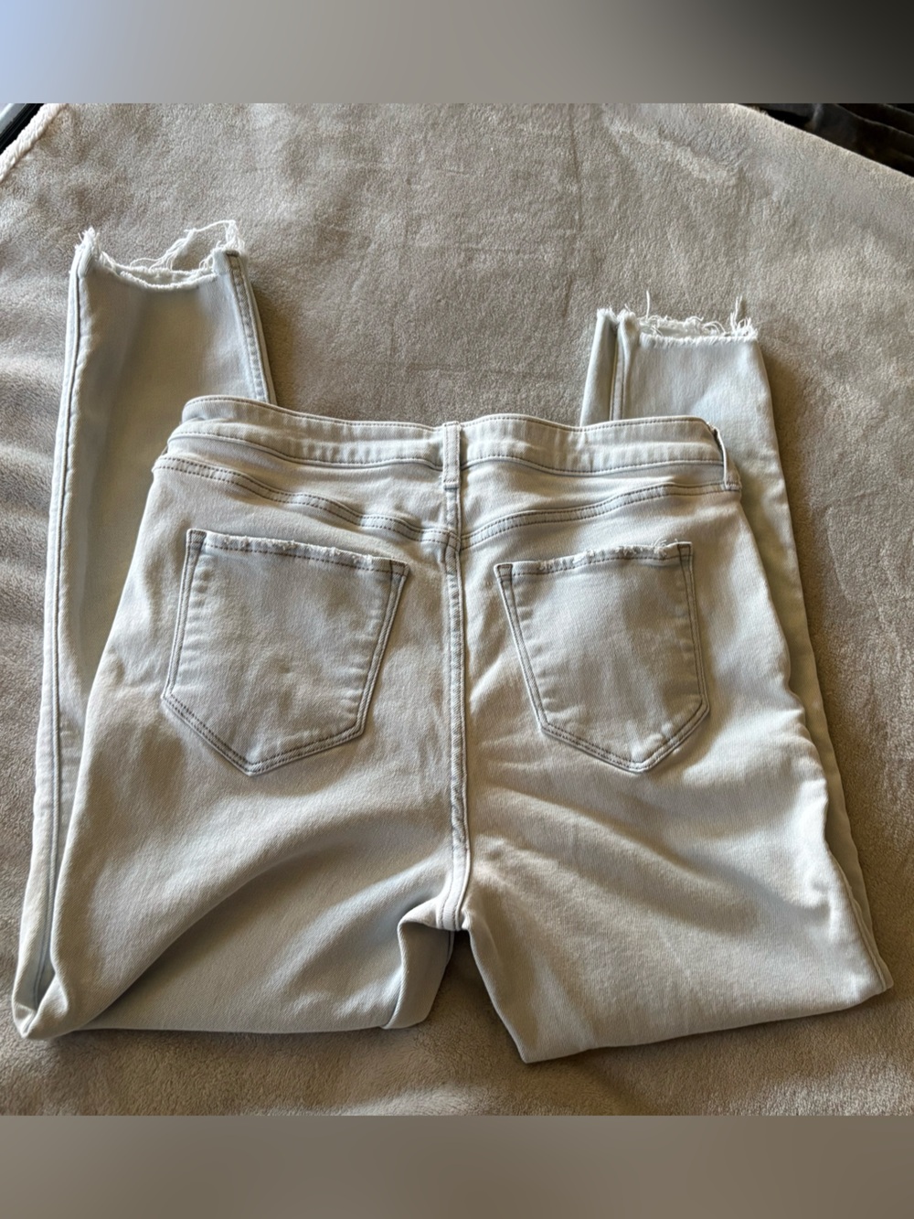 Old Navy Women's Bleach Wash Distressed Skinny Jeans